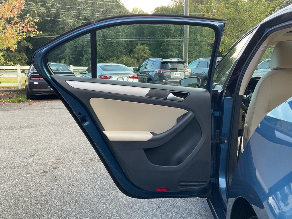 2017 Volkswagen Jetta Image 38