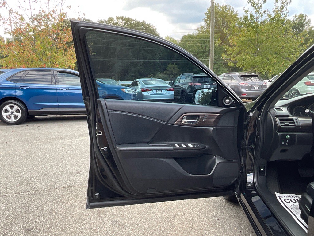 2016 Honda Accord Image 35