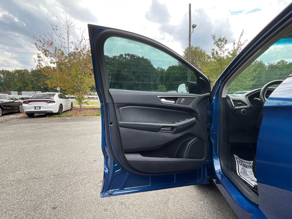 2020 Ford Edge Image 38