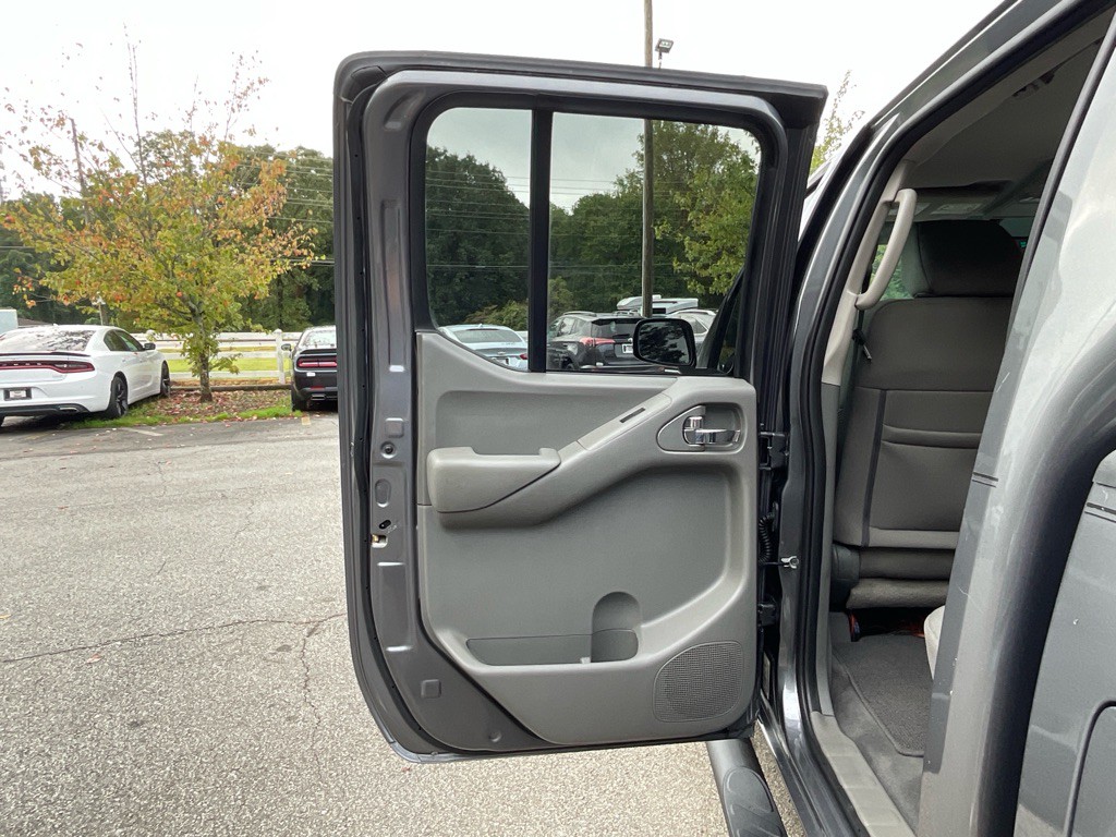 2019 Nissan Frontier Image 40