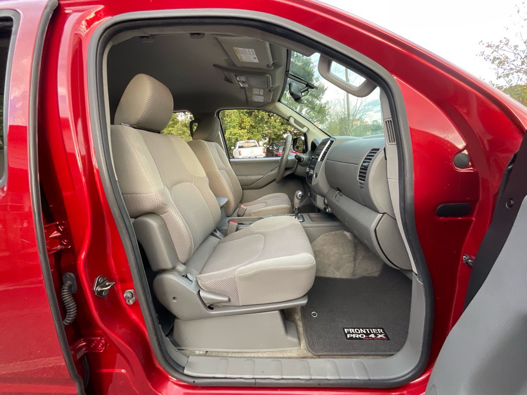 2012 Nissan Frontier Image 17