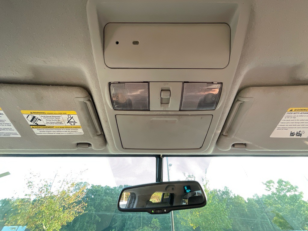 2012 Nissan Frontier Image 25
