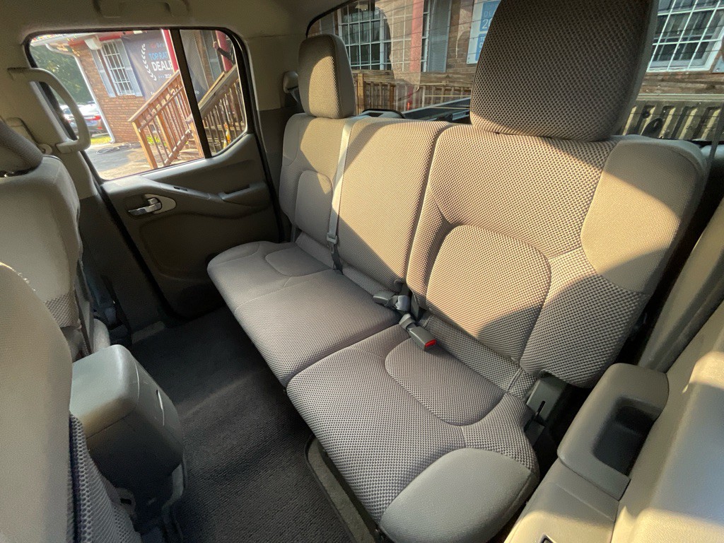 2012 Nissan Frontier Image 28