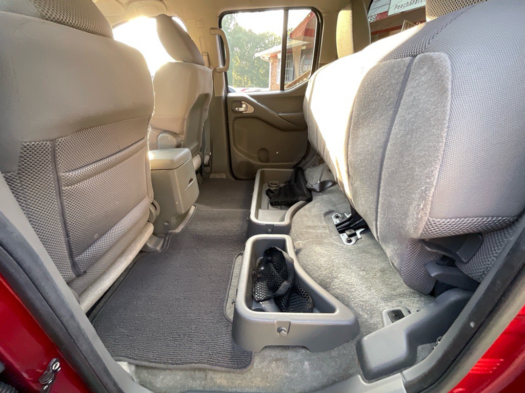 2012 Nissan Frontier Image 32