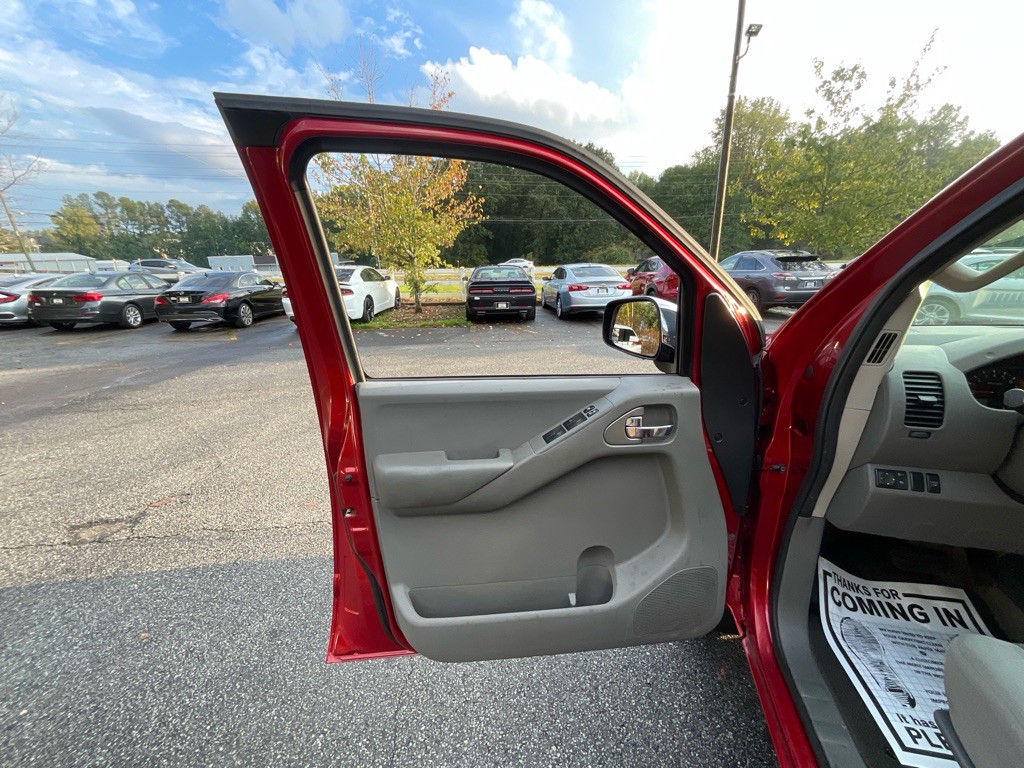 2012 Nissan Frontier Image 36