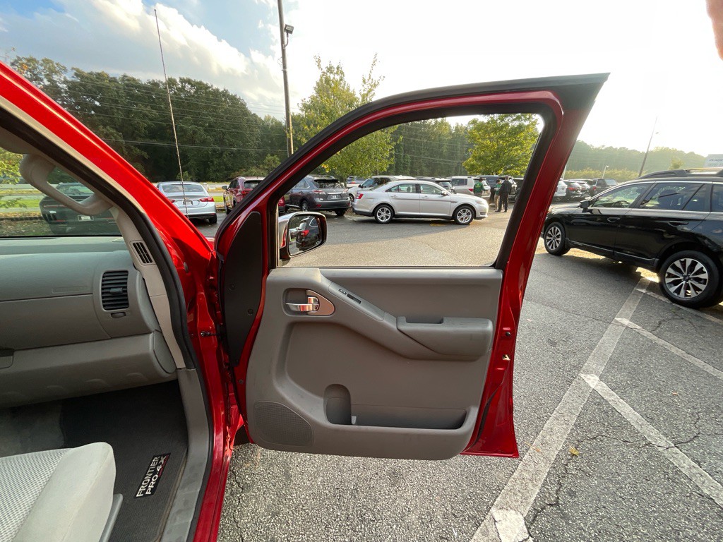2012 Nissan Frontier Image 40