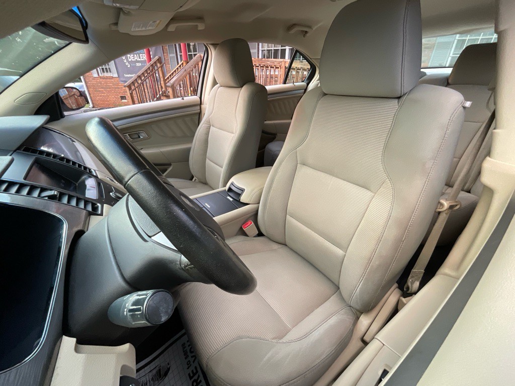 2013 Ford Taurus Image 16