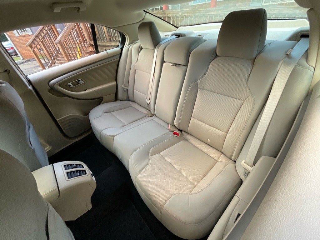 2013 Ford Taurus Image 28