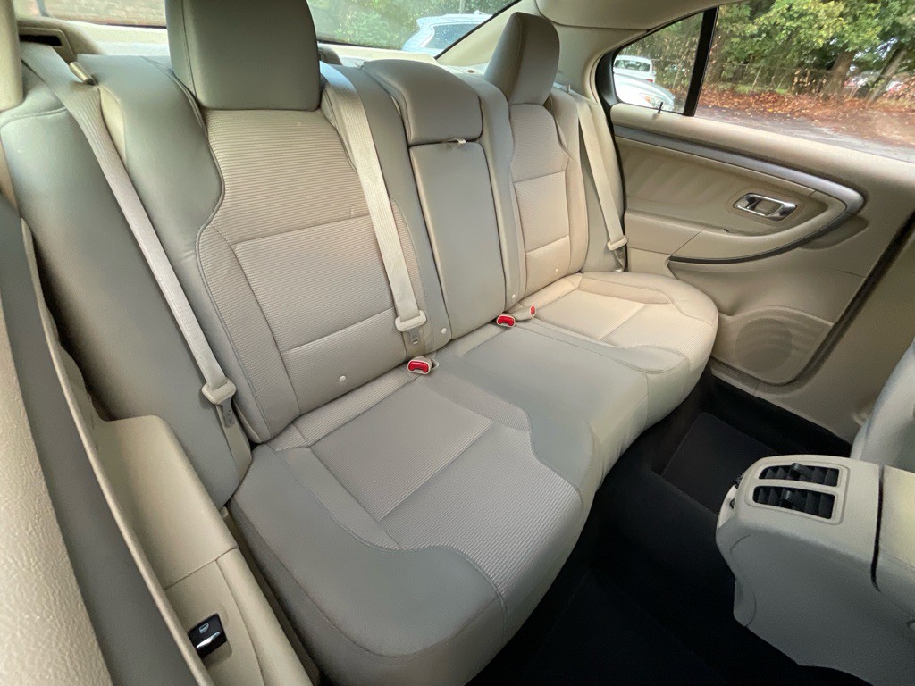 2013 Ford Taurus Image 31