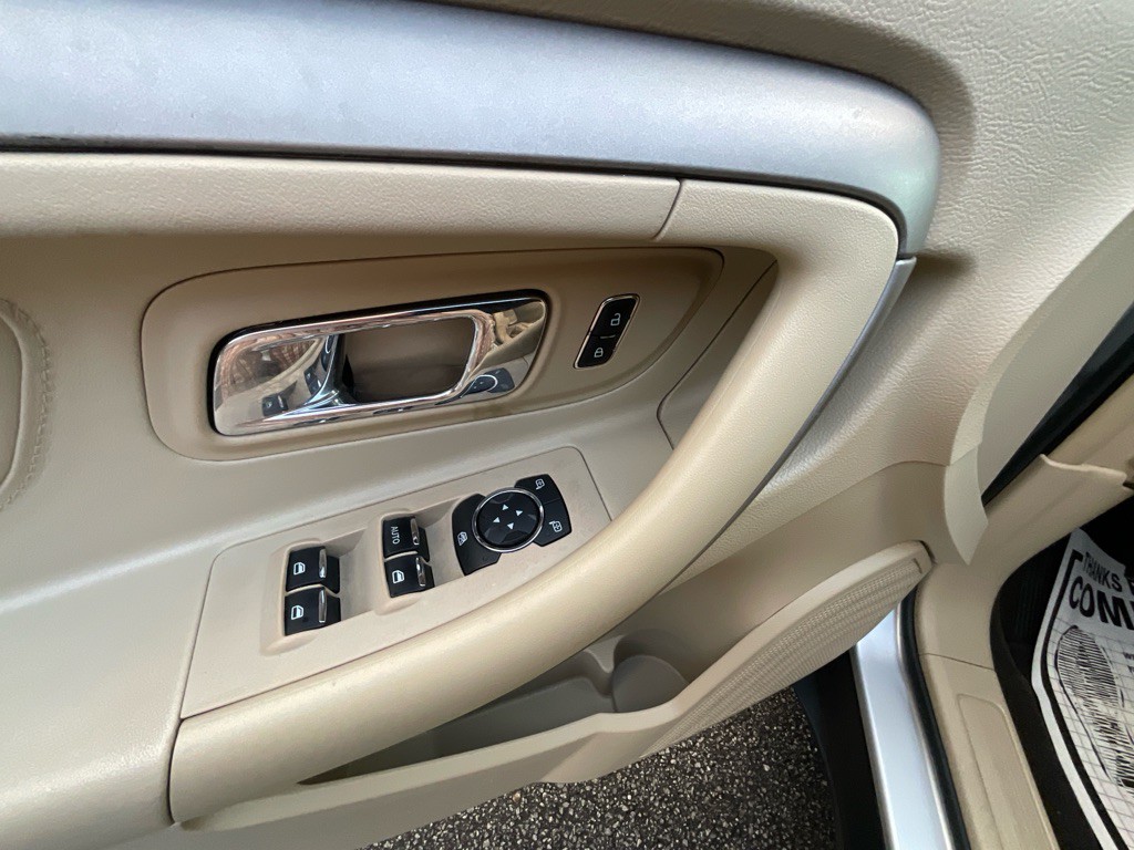 2013 Ford Taurus Image 38