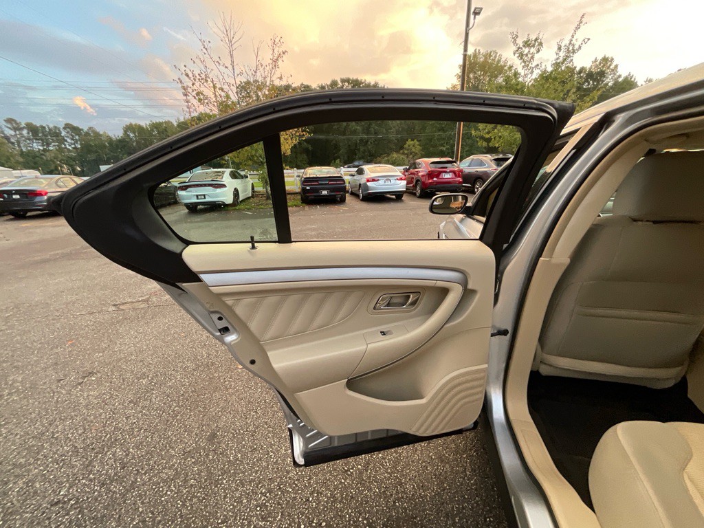 2013 Ford Taurus Image 40
