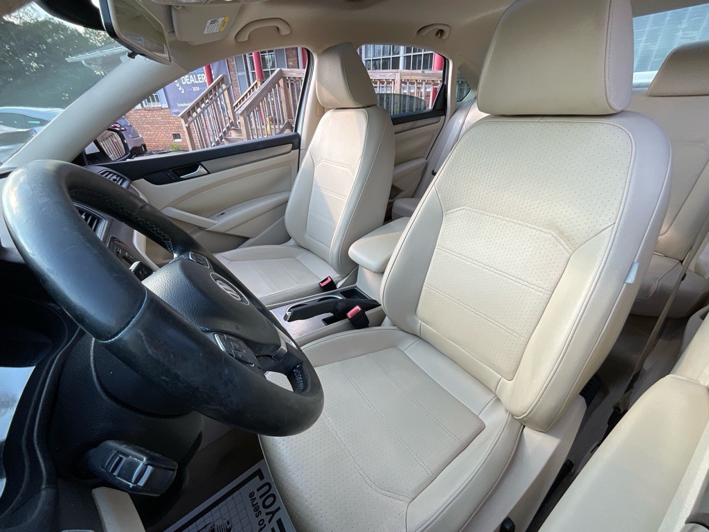 2015 Volkswagen Passat Image 16