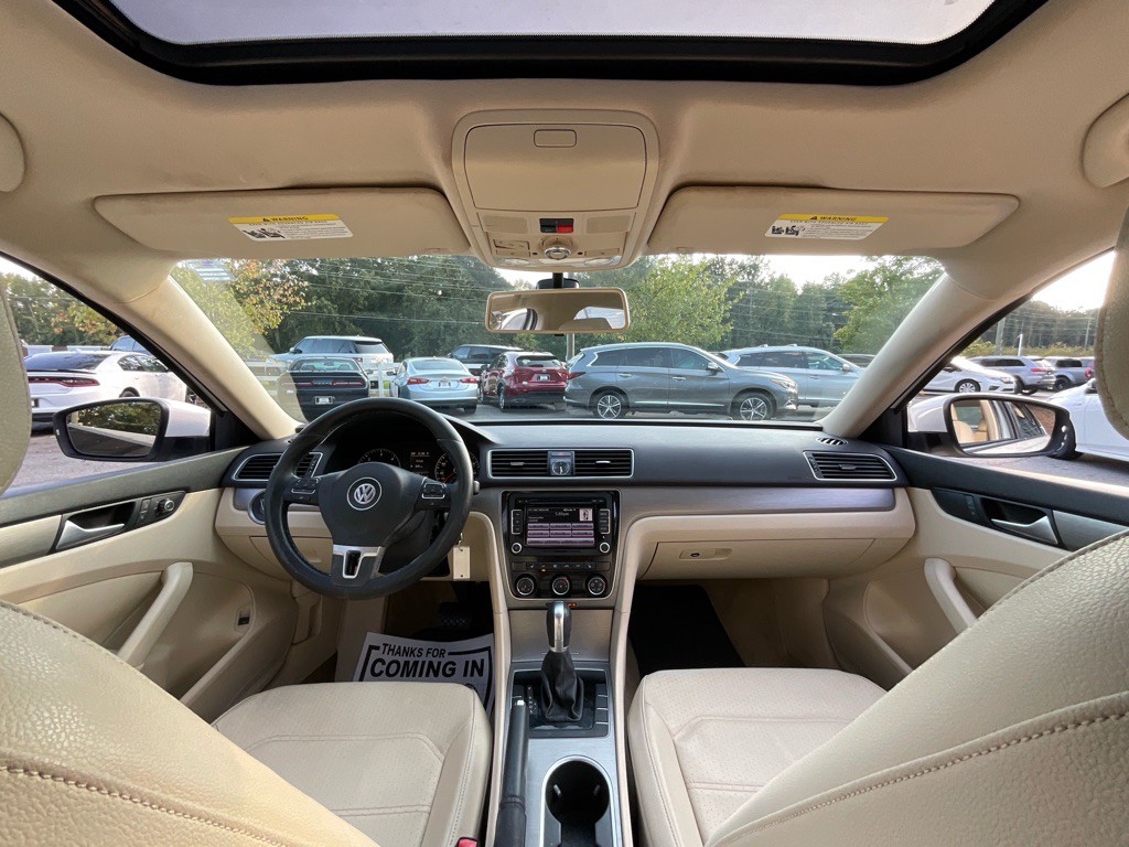 2015 Volkswagen Passat Image 20