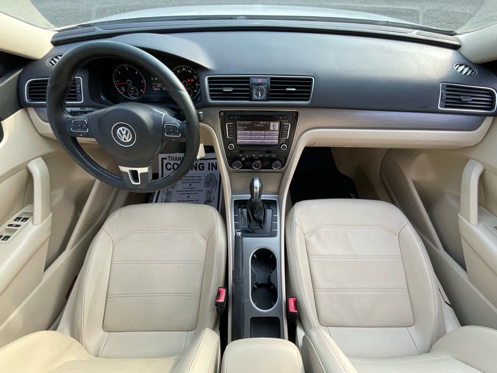 2015 Volkswagen Passat Image 21