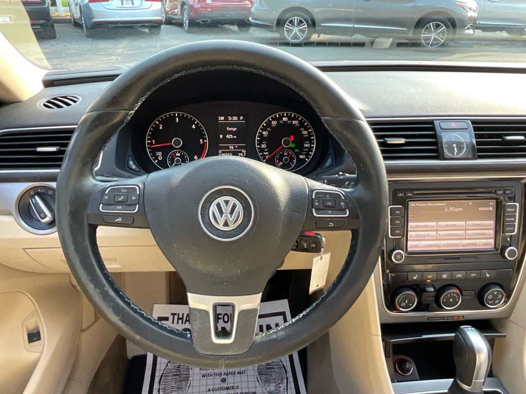 2015 Volkswagen Passat Image 23