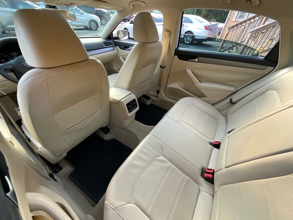 2015 Volkswagen Passat Image 29