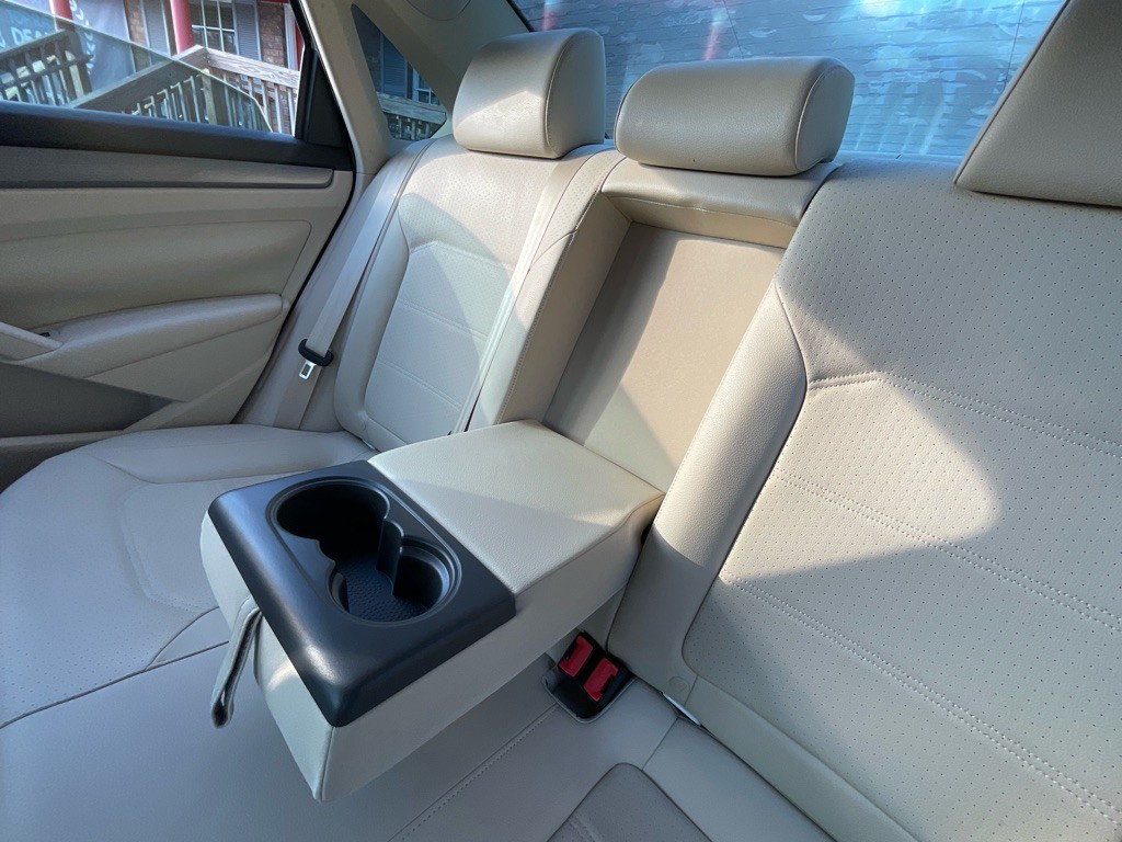2015 Volkswagen Passat Image 30