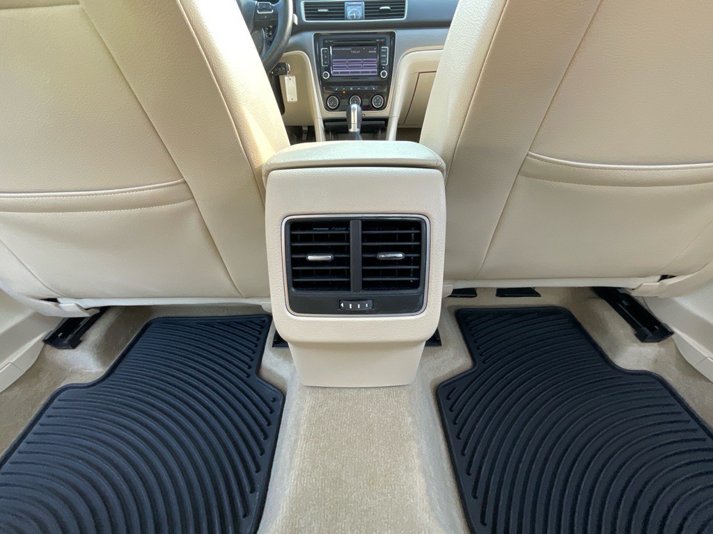 2015 Volkswagen Passat Image 31