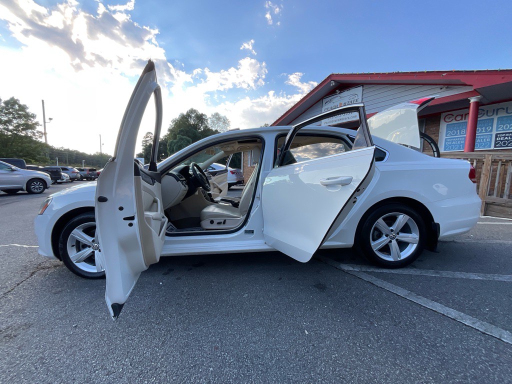 2015 Volkswagen Passat Image 33