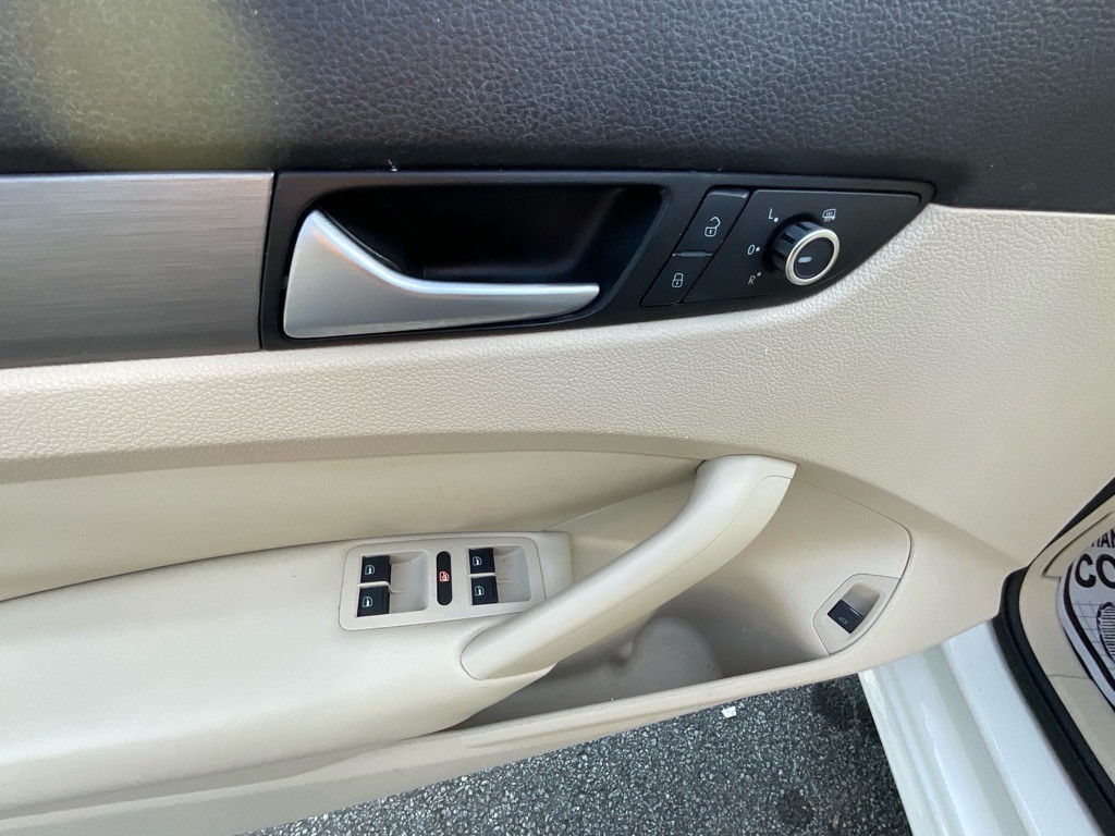 2015 Volkswagen Passat Image 36