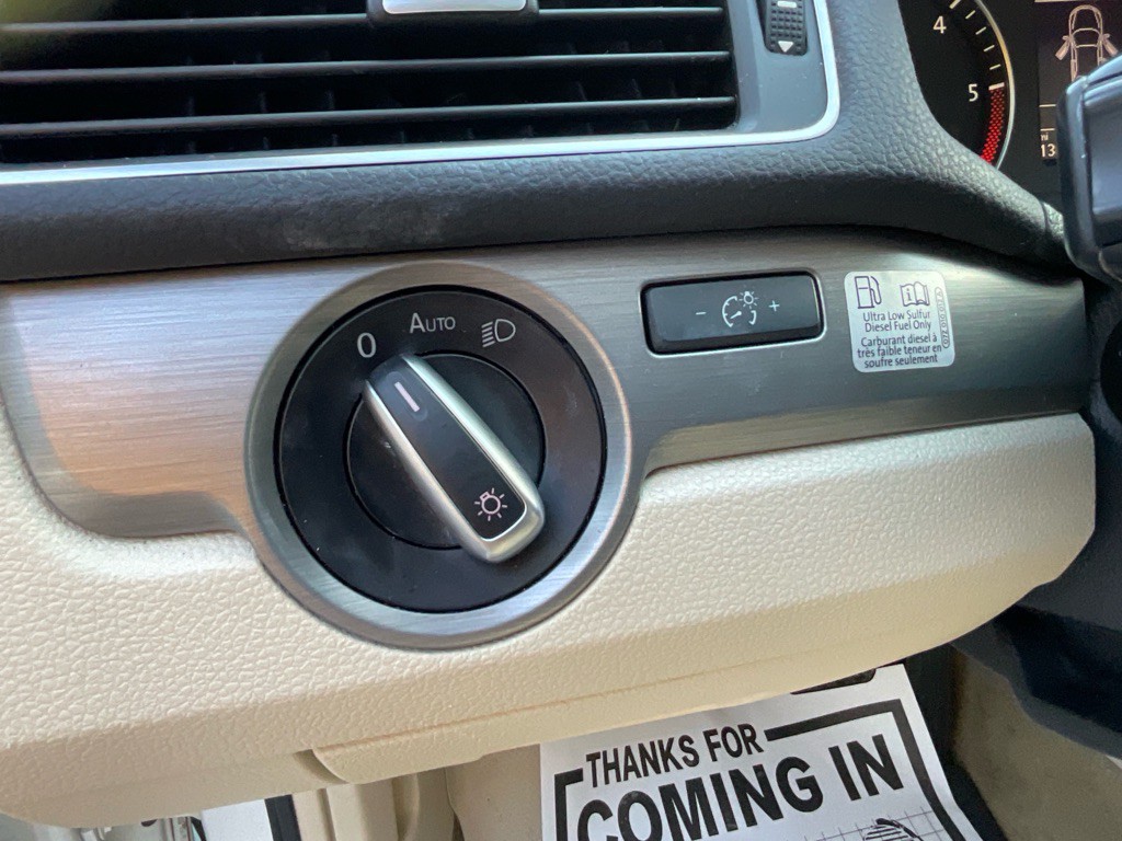 2015 Volkswagen Passat Image 37