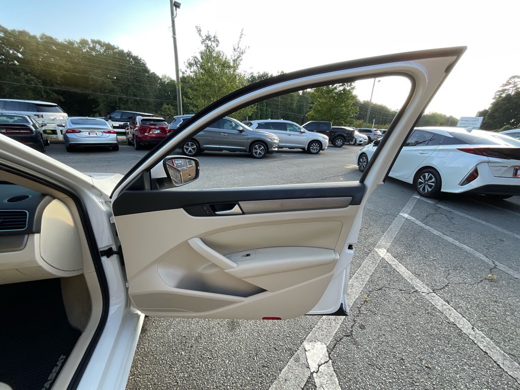 2015 Volkswagen Passat Image 38