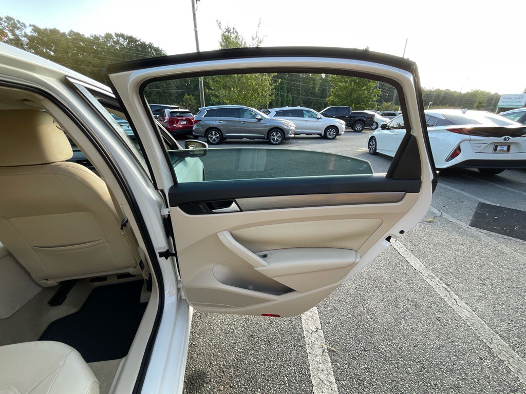 2015 Volkswagen Passat Image 39