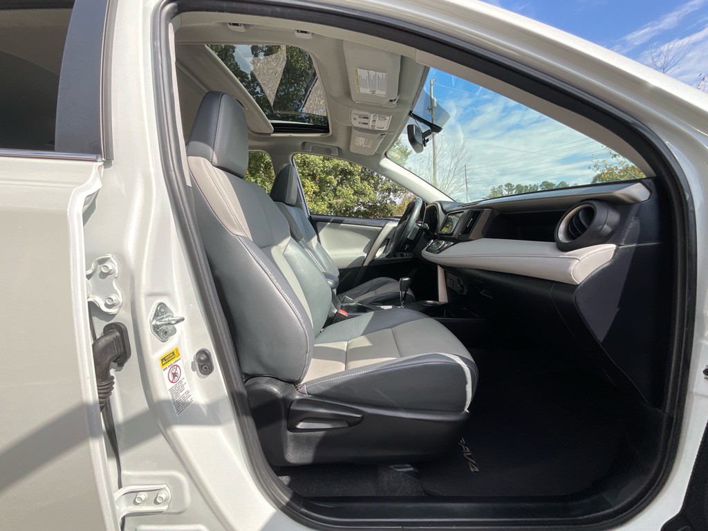 2015 Toyota Rav4 Image 17