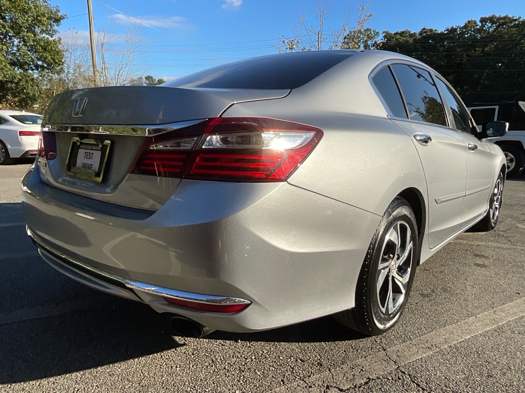 2017 Honda Accord Image 5