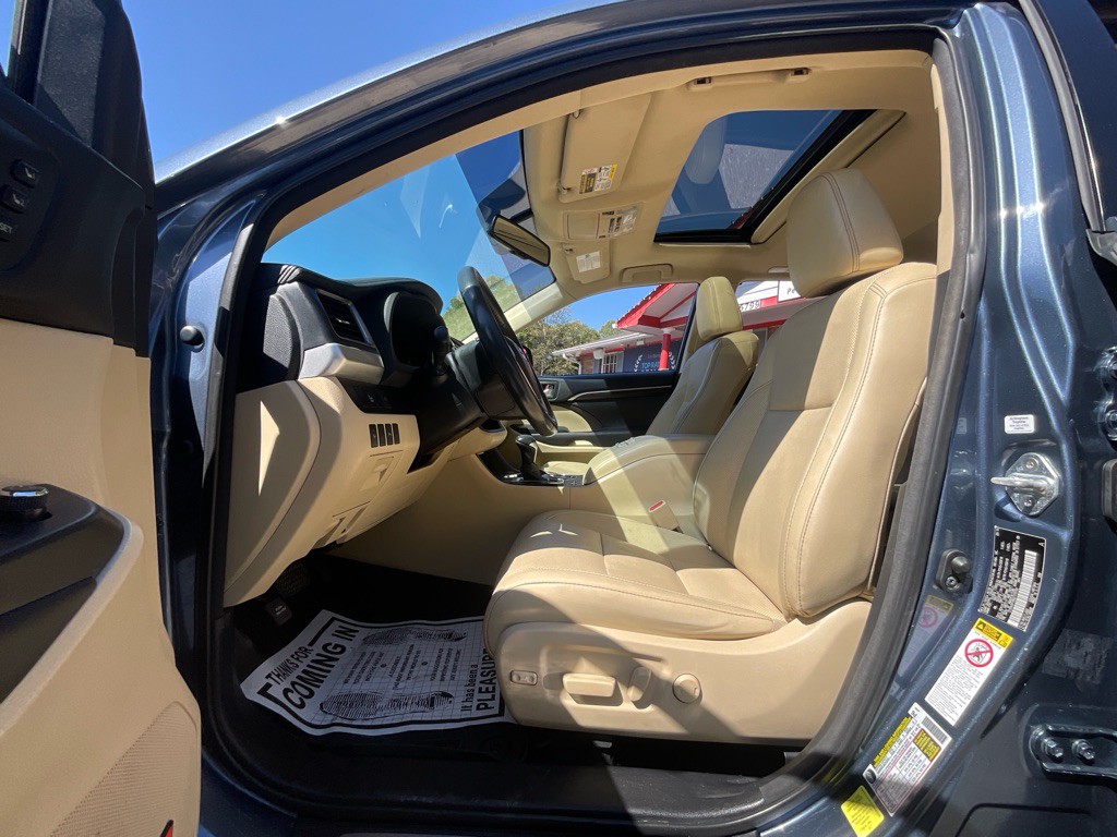 2016 Toyota Highlander Image 14