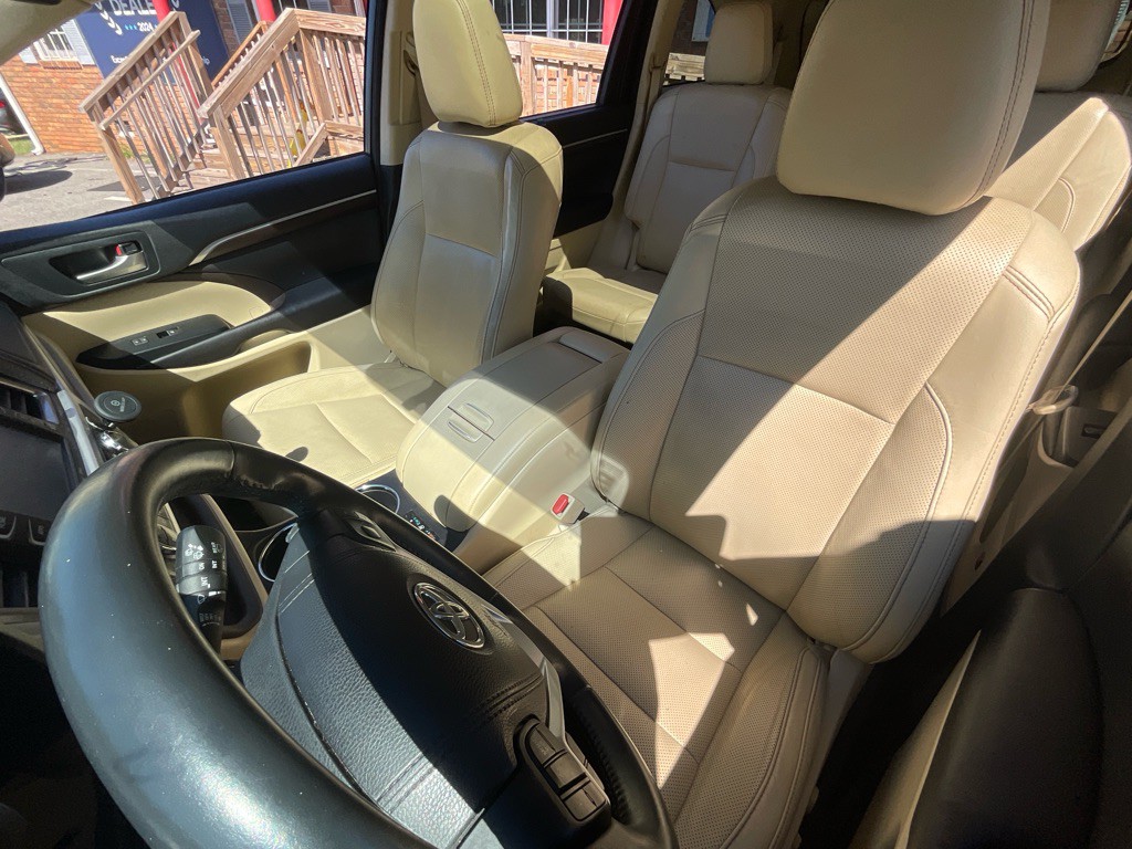 2016 Toyota Highlander Image 16