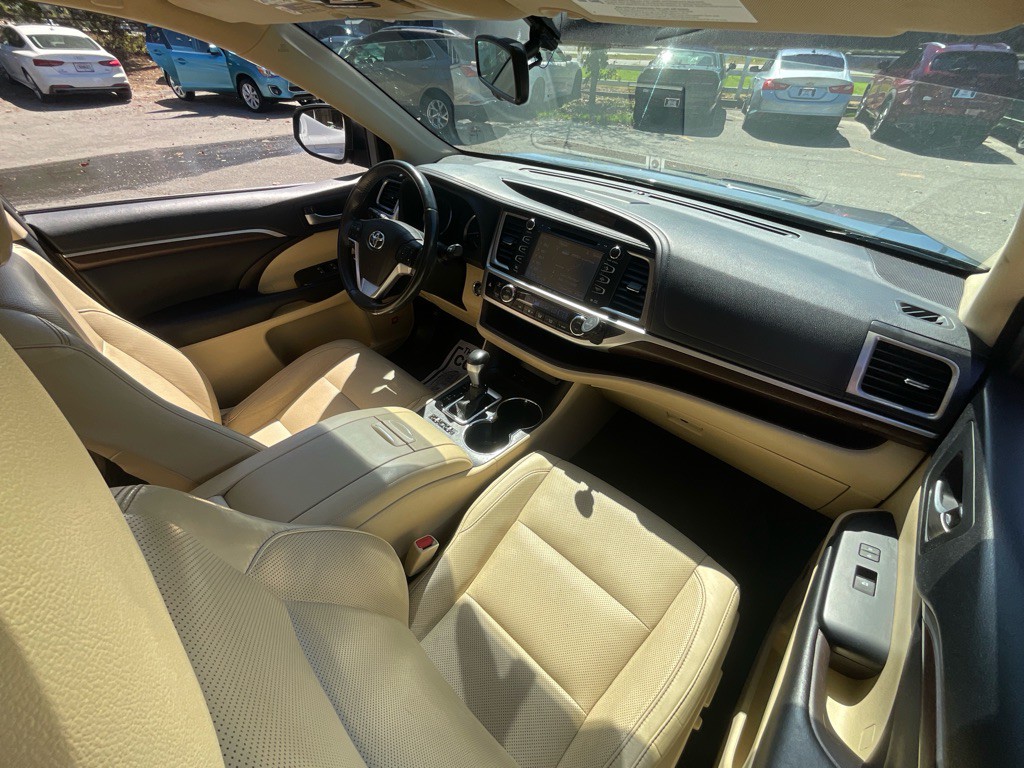 2016 Toyota Highlander Image 18