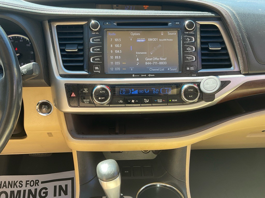 2016 Toyota Highlander Image 21