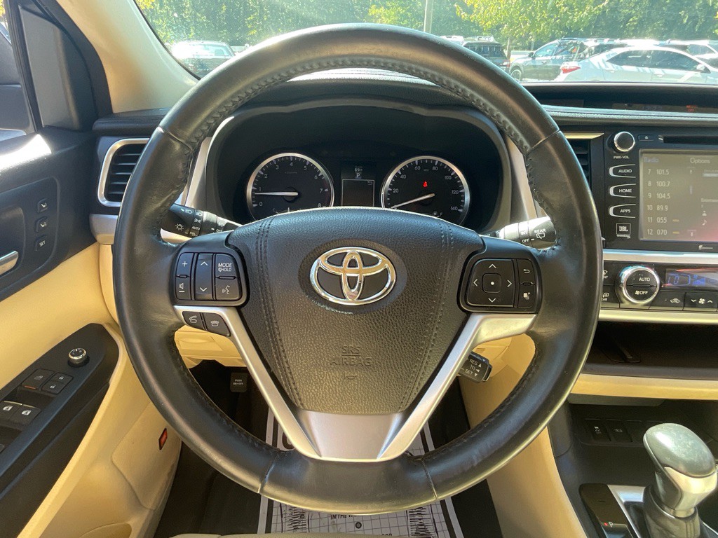 2016 Toyota Highlander Image 23