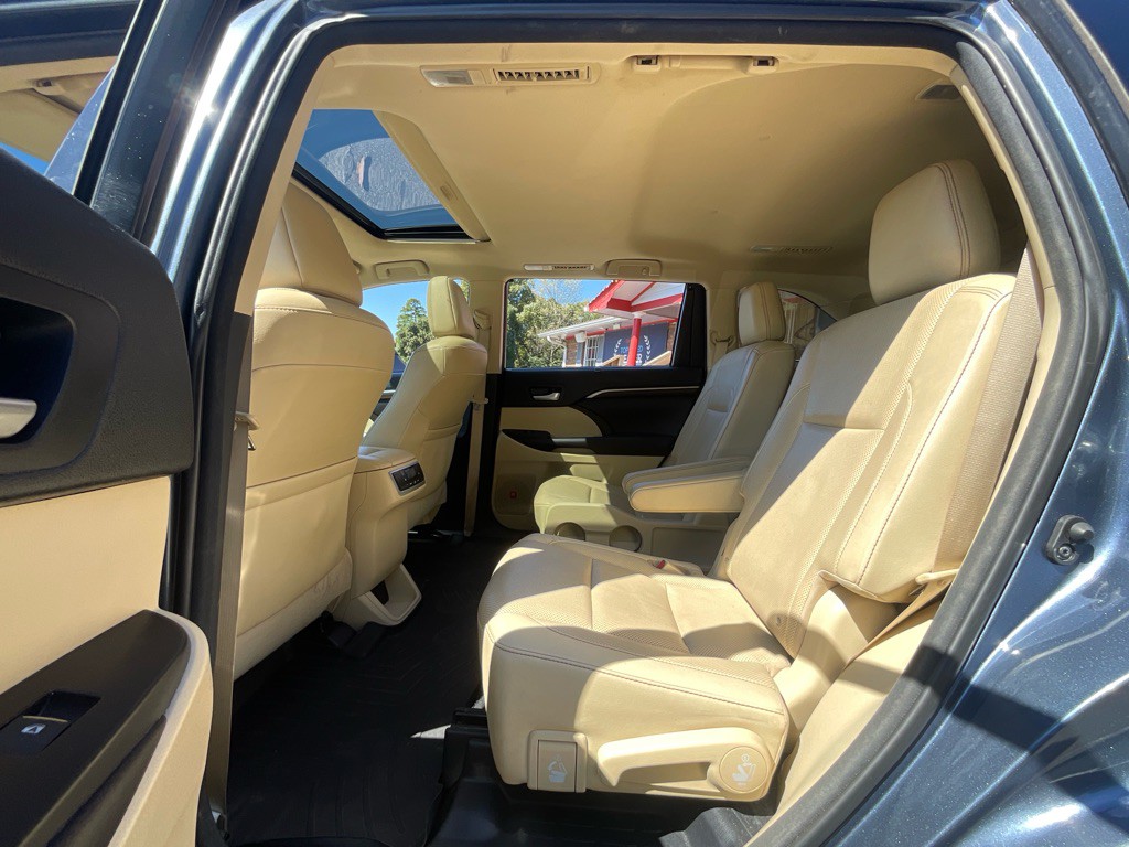 2016 Toyota Highlander Image 28