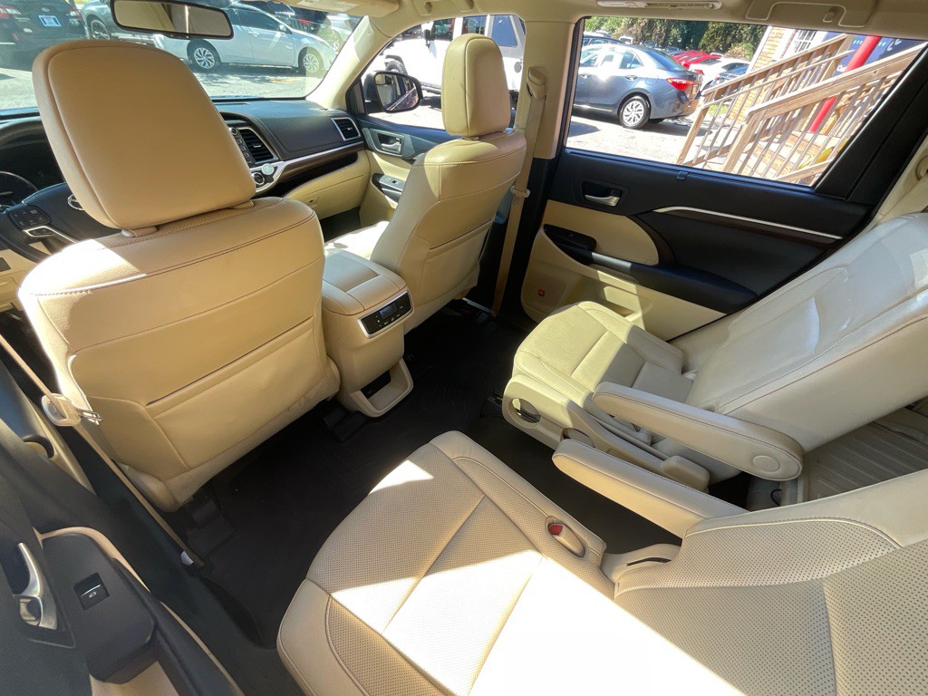2016 Toyota Highlander Image 29