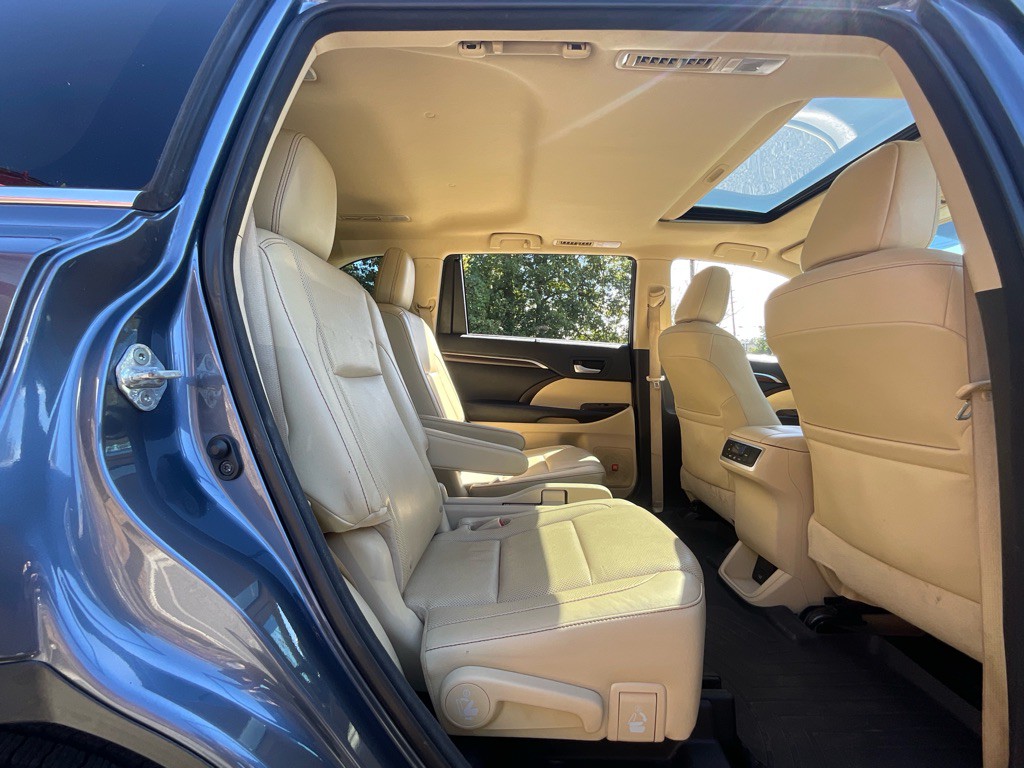 2016 Toyota Highlander Image 31