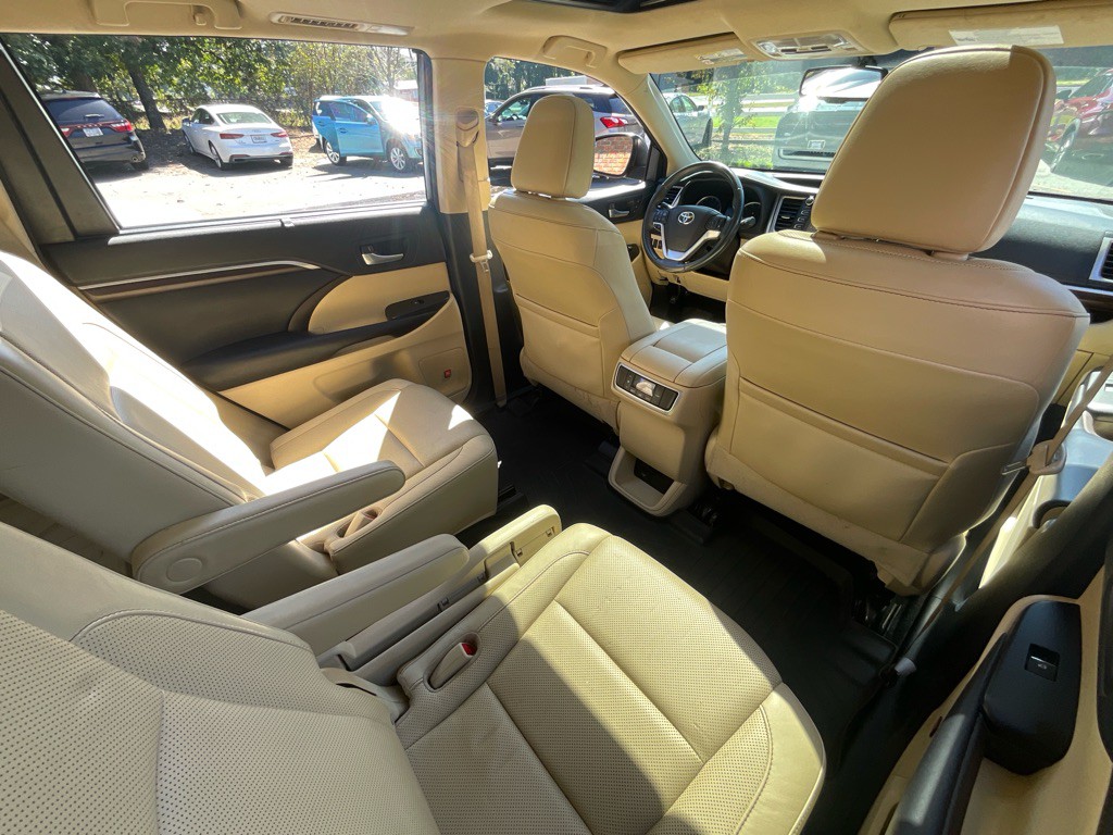 2016 Toyota Highlander Image 32