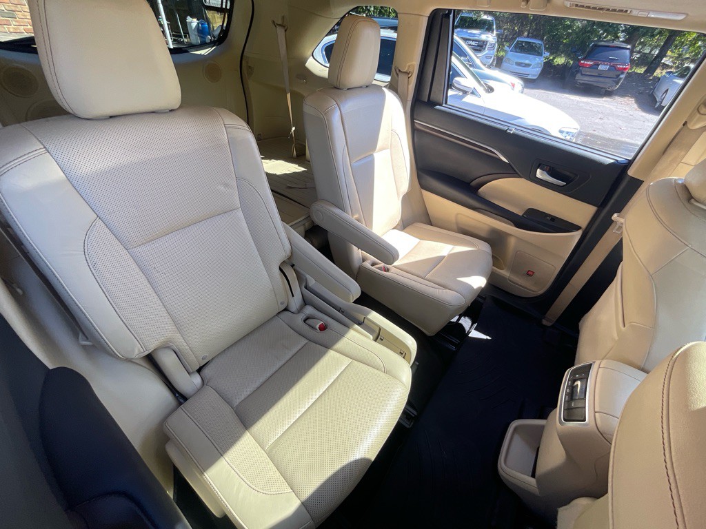 2016 Toyota Highlander Image 33