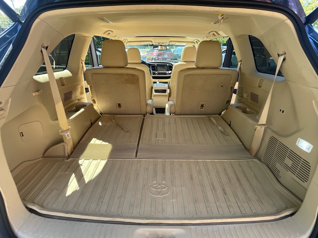 2016 Toyota Highlander Image 36