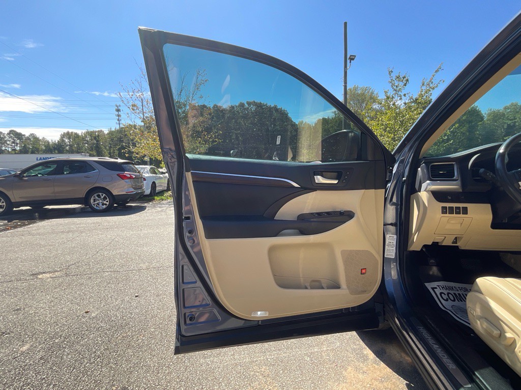 2016 Toyota Highlander Image 37
