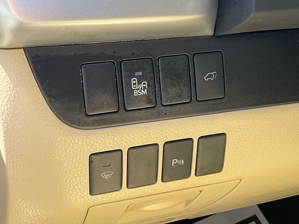 2016 Toyota Highlander Image 39