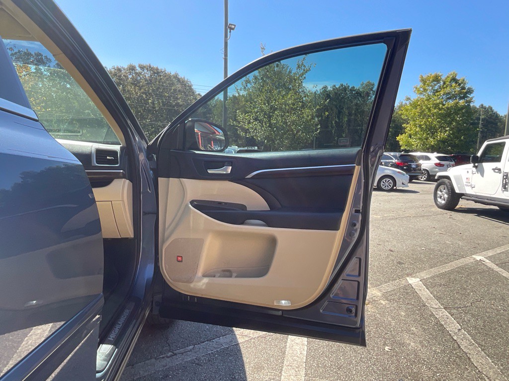2016 Toyota Highlander Image 41