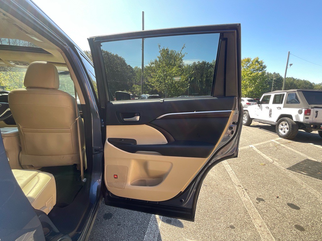 2016 Toyota Highlander Image 42