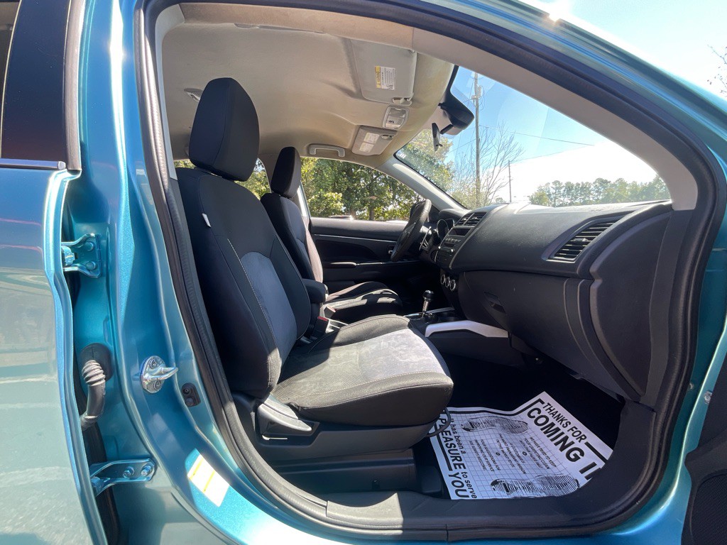 2013 Mitsubishi Outlander Image 16