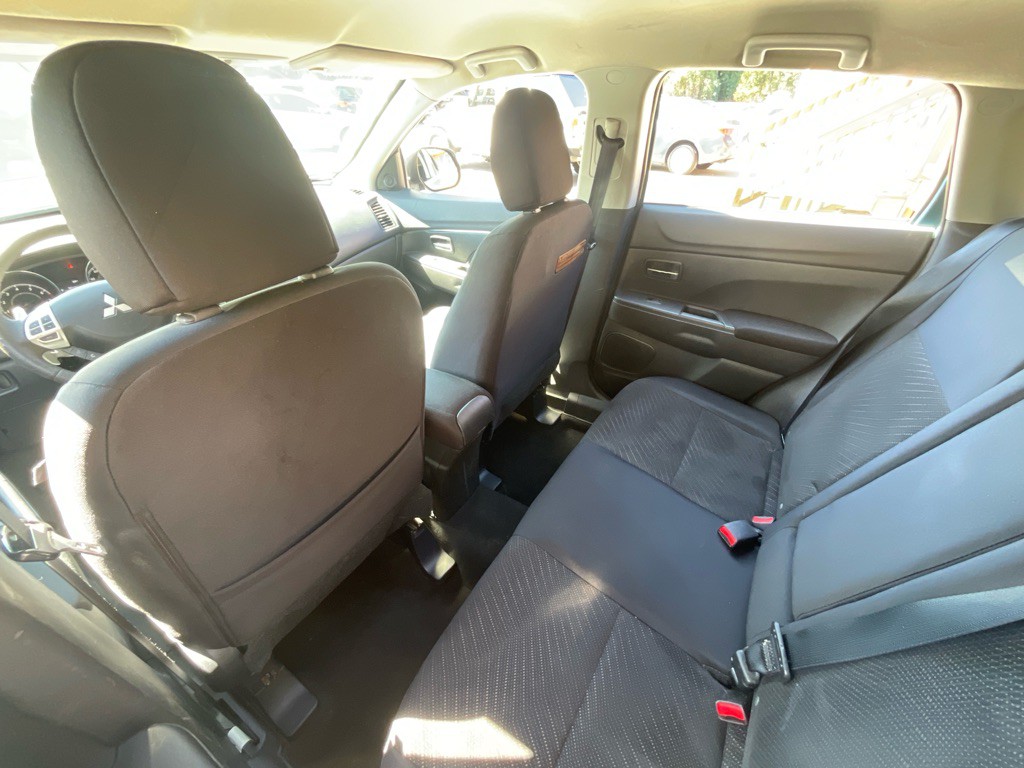 2013 Mitsubishi Outlander Image 26