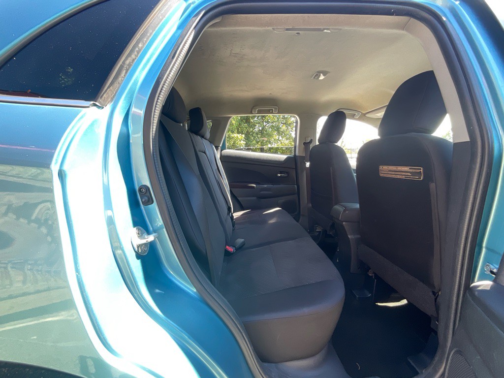 2013 Mitsubishi Outlander Image 28