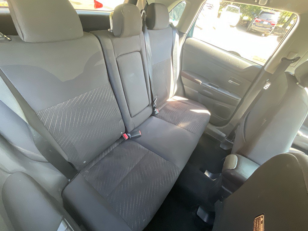 2013 Mitsubishi Outlander Image 30