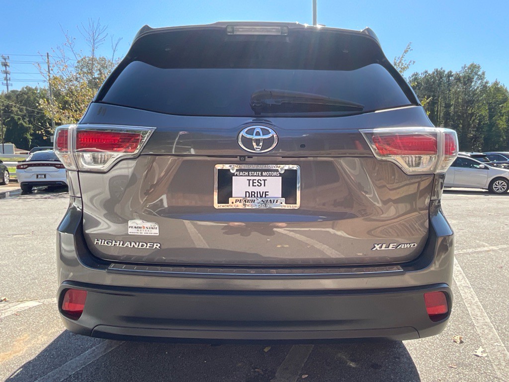 2016 Toyota Highlander Image 6