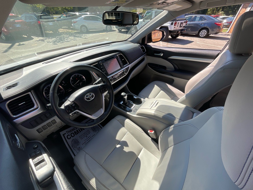 2016 Toyota Highlander Image 15